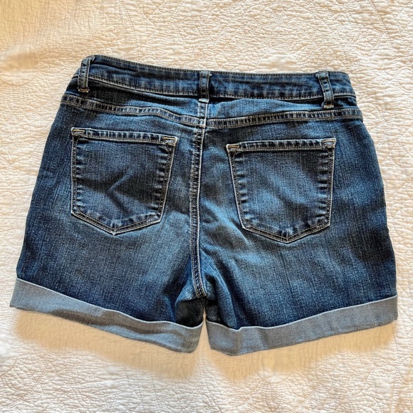 Dark Cuffed Denim Shorts Size 6 - Picture 4 of 4